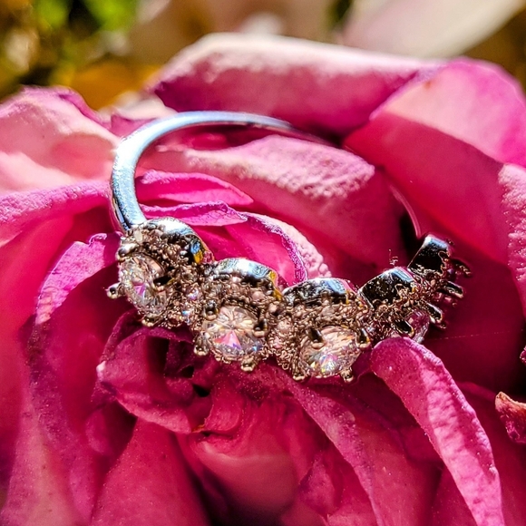 Cold As Ice Diamond Clear Crystal 925 Silver Round Diamond Halo Wedding Ring - Picture 3 of 16